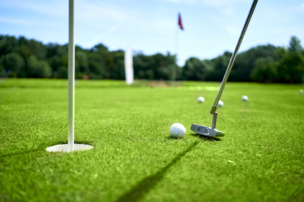 ゴルフのパターの打ち方や練習方法を解説！パターおすすめ器具の紹介